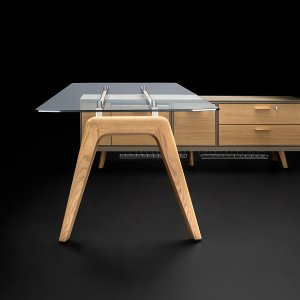 Rail designskrivbord från Bralco i grå ek med diamantskuren skiva