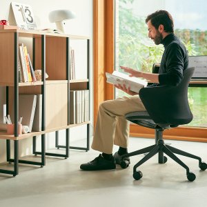 Höjdspak i basaltgrått under sitsen på se:flair