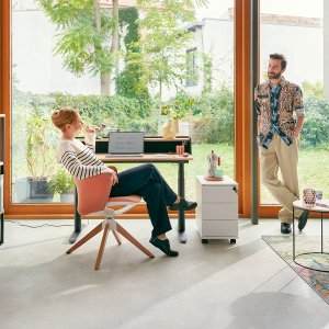 Tvåfärgad se:flair med grangrön membranrygg och grå tygsits