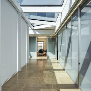 Enkelglasad W80 vägg med glas i ytterplan