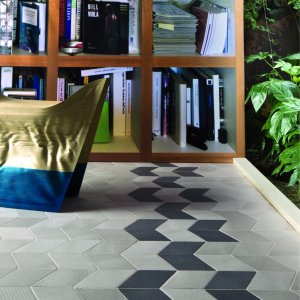 Stickrelief paa en Tex platta i Brown i slaepljus