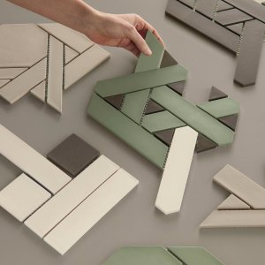 Receptionsvägg klädd med Weaving från Mutina