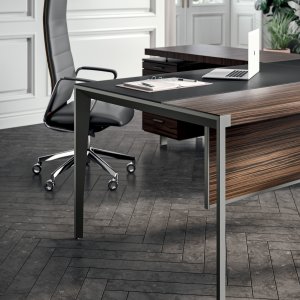 Mötesbord X9 med fyra moduler i valnötsfaner