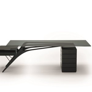 Skrivbord ritat av Carlo Mollino 1949 i ett svenskt kontor