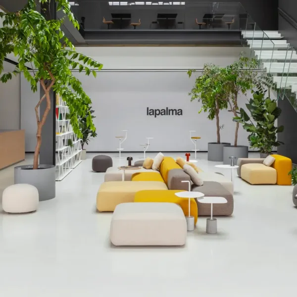 Kollaborativ kontorszon med Lapalma-möbler