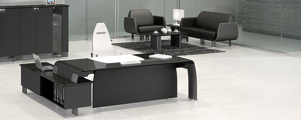 Skrivbord med tillbyggnad och skåp